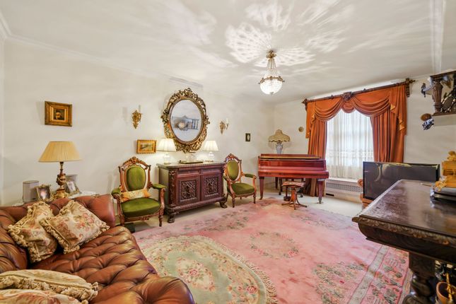 3 bedroom flat for sale