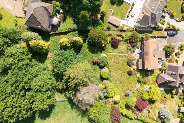 Creskeld Garth, Bramhope LS16 5 bed detached house for sale