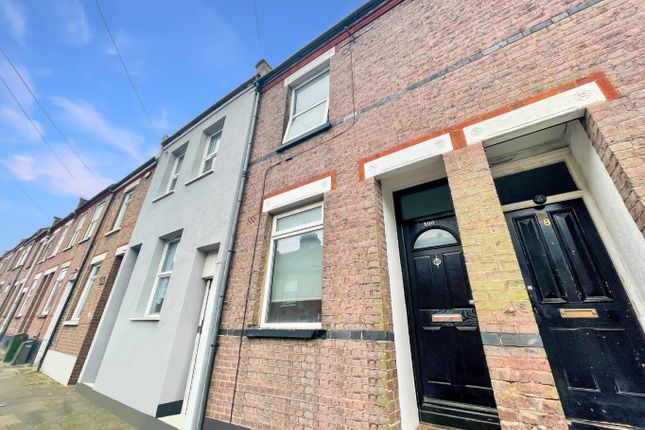 Cowper Street, Luton, Bedfordshire... 2 bed terraced house for sale