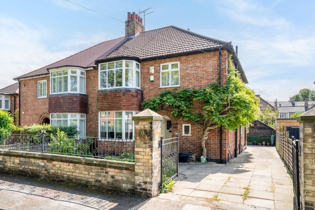 4 bedroom semi-detached house for sale