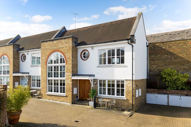 Abercorn Mews, Richmond, TW10 2 bed end of terrace house for sale