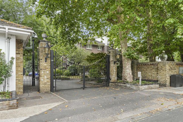 Studio flat for sale