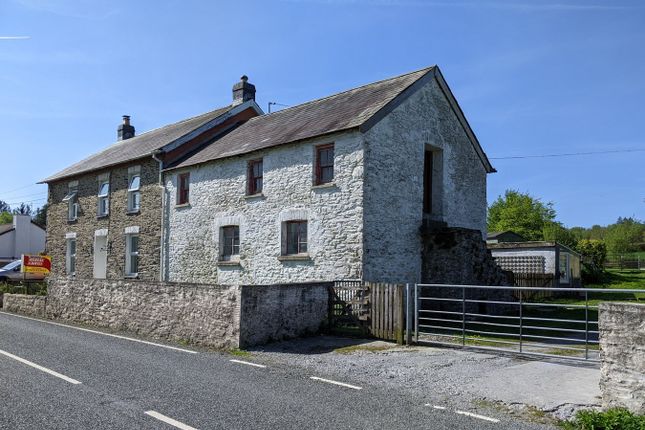 Ty Mawr, Llanybydder, SA40 4 bed property with land for sale