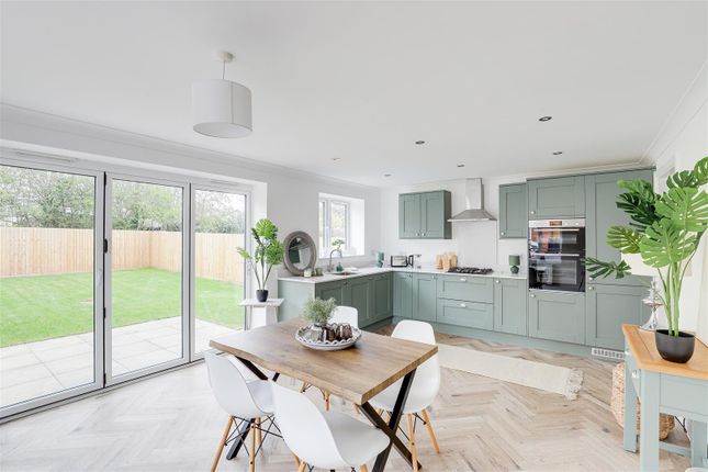 Meadowcroft Gardens, Nottingham NG15 4 bed detached house for sale