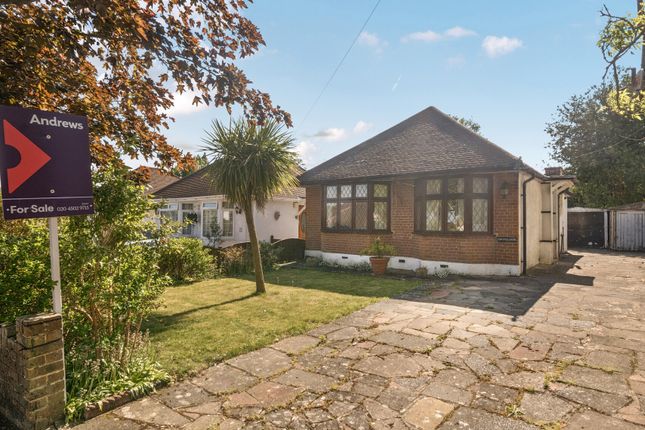Fairlawn Grove, Surrey SM7 2 bed bungalow for sale