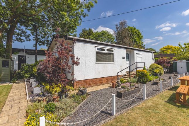 River Road, Willows Riverside Park... 2 bed park home for sale