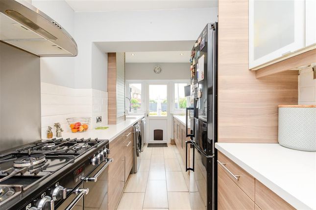 3 bed link detached house