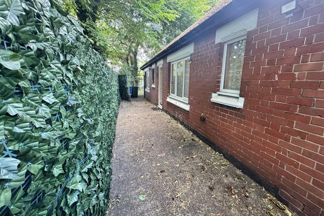 1 bedroom detached bungalow for sale