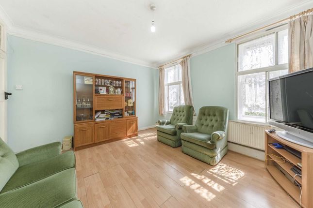 Fairfield Drive, London SW18 3 bed flat for sale