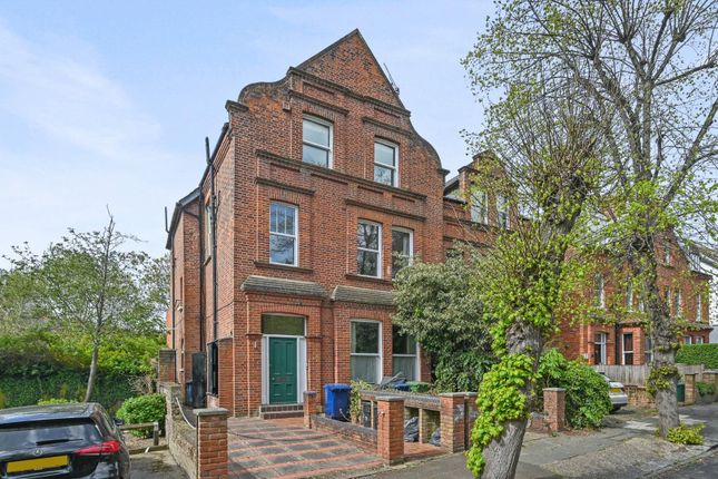 Avenue Gardens, Acton 2 bed flat for sale