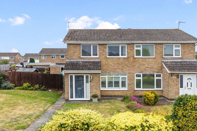 Oldenburg Road, Corby, NN18 3 bed semi
