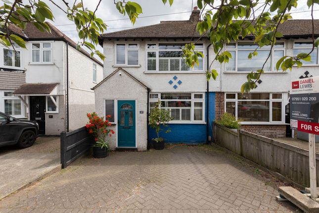 Oakwood Hill, Loughton, IG10 3 bed end of terrace house for sale