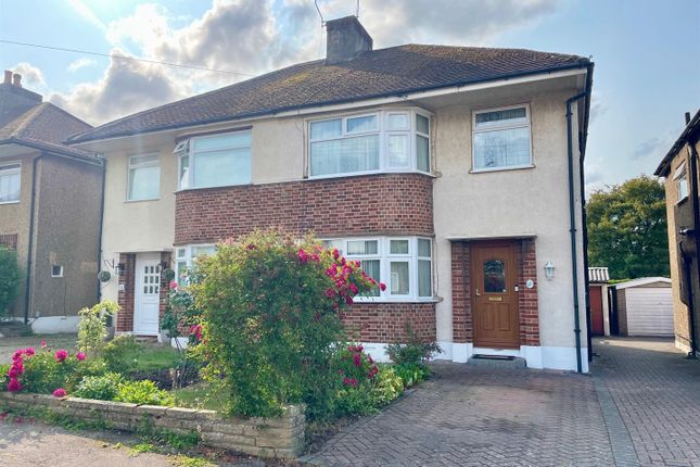 Elmscroft Gardens, Potters Bar EN6 3 bed semi
