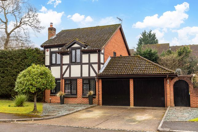 Merlin Close, Crawley RH11 4 bed detached house for sale