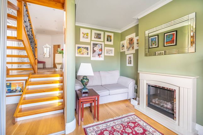 Melrose Avenue, Willesden Green... 2 bed flat for sale