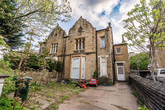 New North Road, Huddersfield, HD1 5 bed semi