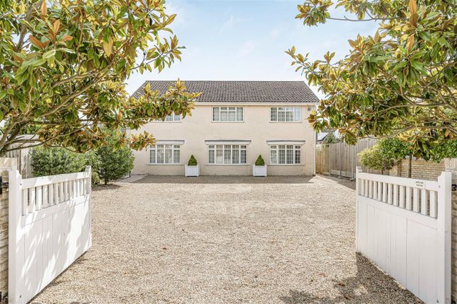 5 bed detached house