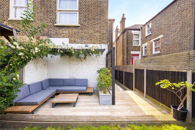 Pepys Road, New Cross, London, SE14 1 bed flat for sale