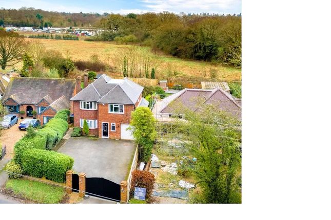 Wexham Street, Slough, Berkshire, SL3 4 bed detached house for sale