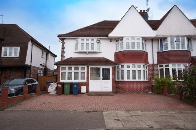 George V Avenue, Pinner, HA5 5 bed semi