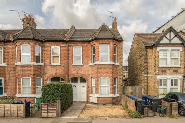 Greenford Avenue, London W7 3 bed flat for sale