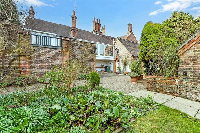 4 bedroom link detached house for sale