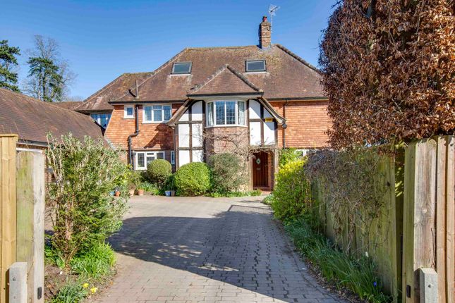 Park View, Aylesbury HP22 6 bed link detached house for sale