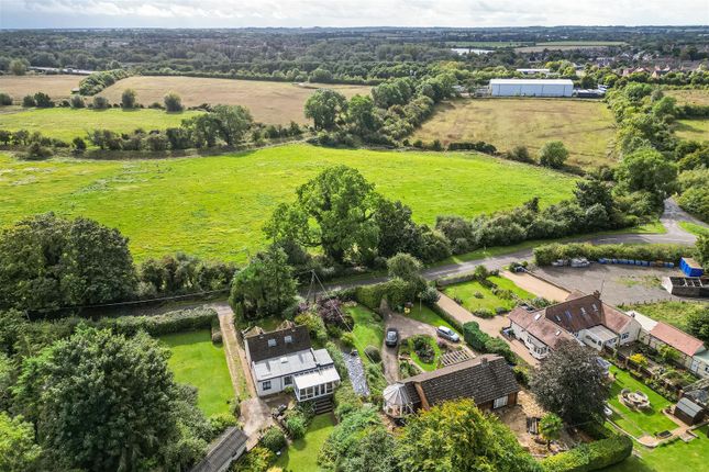 Stratford Road, Cosgrove, Milton Keynes 3 bed detached bungalow for sale