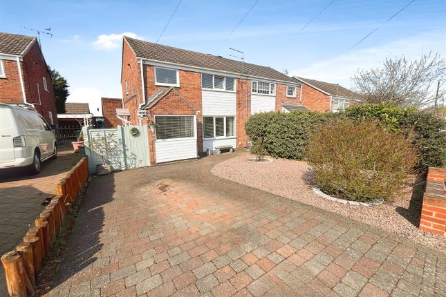 Cotswold Close, Swadlincote DE11 3 bed semi