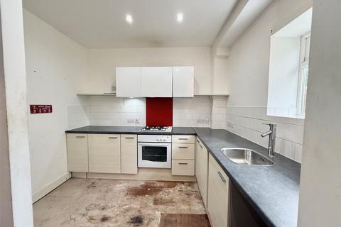 Wrotham Road, Meopham Green, Kent 2 bed ground floor maisonette for sale