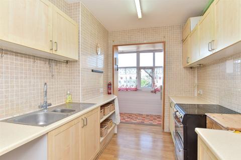 Winchelsea Gardens, Worthing, West... 3 bed flat for sale