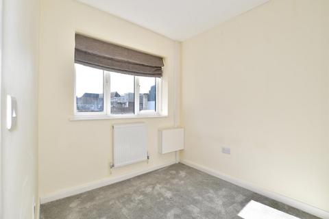 Cantelupe Road, East Grinstead, West... 2 bed ground floor flat for sale