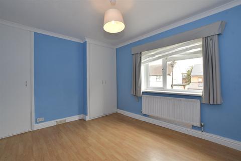 Burwood Gardens, Rainham, Essex 2 bed maisonette for sale