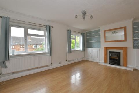 Burwood Gardens, Rainham, Essex 2 bed maisonette for sale