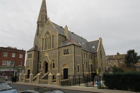High Street, Herne Bay 2 bed flat for sale