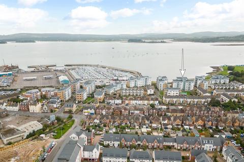 Poole 2 bed flat for sale