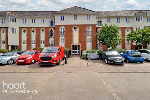Walsingham Close, Hatfield 2 bed apartment for sale