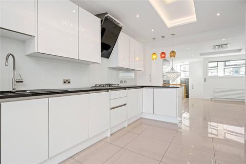 Mountgrove Road, Highbury, Islington... 2 bed maisonette for sale