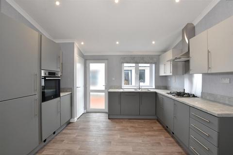 Maidstone Road, Paddock Wood, Kent 2 bed park home for sale