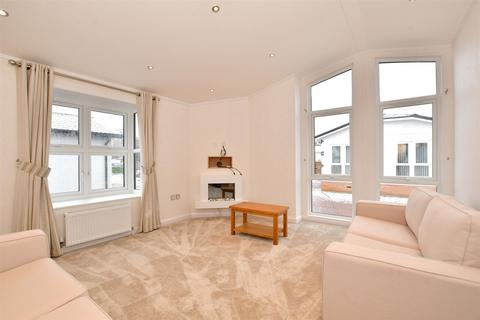 Maidstone Road, Paddock Wood, Kent 2 bed park home for sale