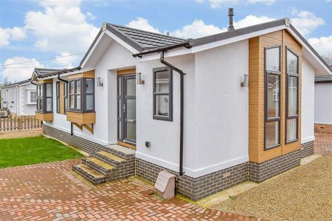 Maidstone Road, Paddock Wood, Kent 2 bed park home for sale