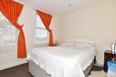 Cornwall Gardens, Cliftonville... 2 bed flat for sale