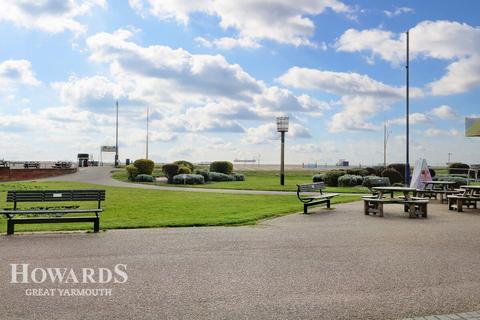 Marine Parade, Great Yarmouth 5 bed terraced house for sale