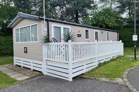 St. Leonards, Ringwood 2 bed park home for sale