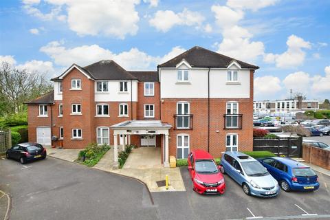 Massetts Road, Horley, Surrey 2 bed flat for sale
