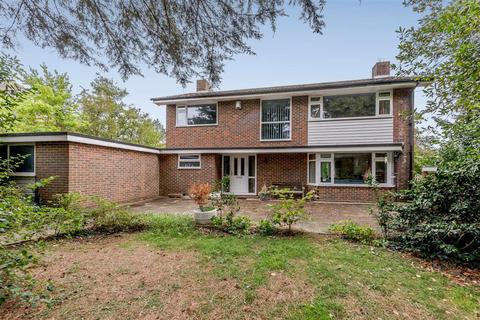 Chichester PO19 4 bed detached house for sale