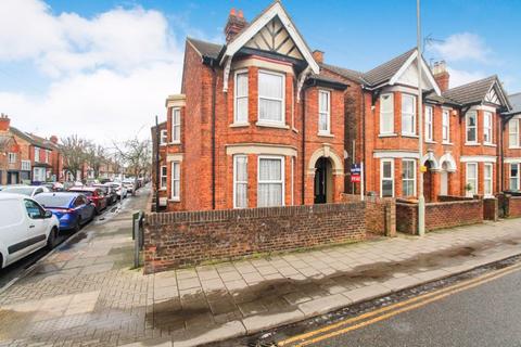Castle Road, Bedford MK40 4 bed detached house for sale