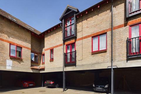 St. Georges Court, Huntingdon... Studio for sale