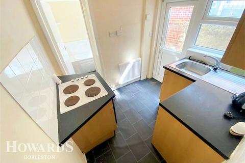 High Street, Gorleston 2 bed terraced house for sale