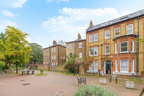 Kendoa Road, SW4 2 bed flat for sale